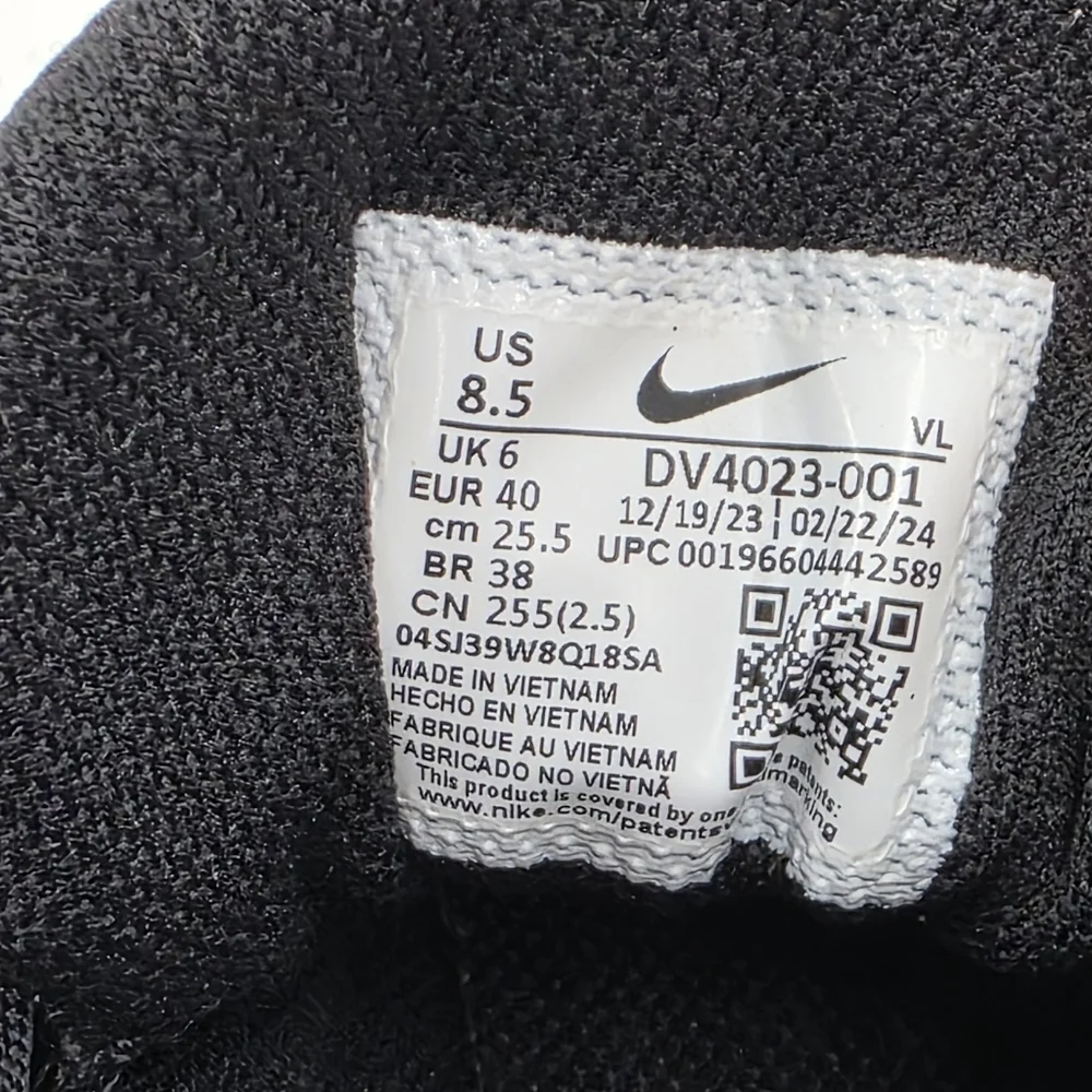 Nike‎ Winflo 10 Triple Black Mesh Running Shoes Women's Size 8.5 DV4023-001.